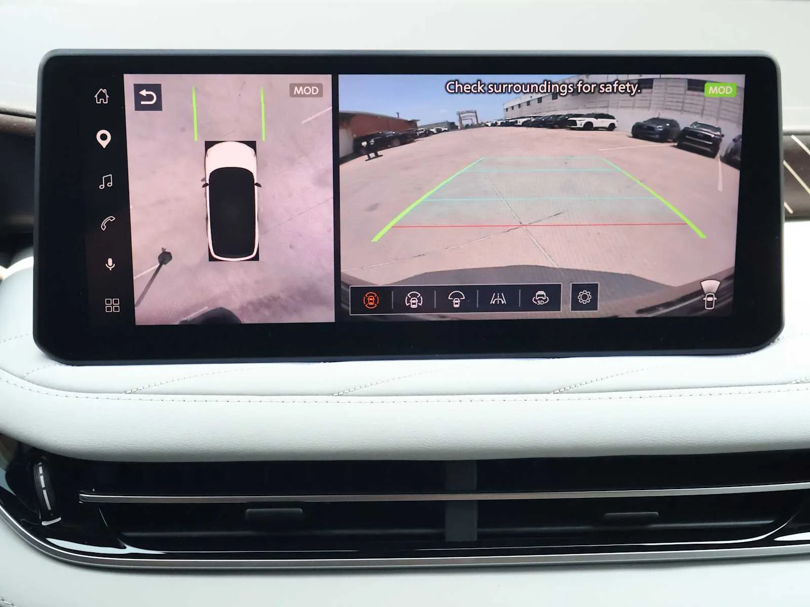 New 2027 2T RAD WHT INFINITI Autograph AWD image 29