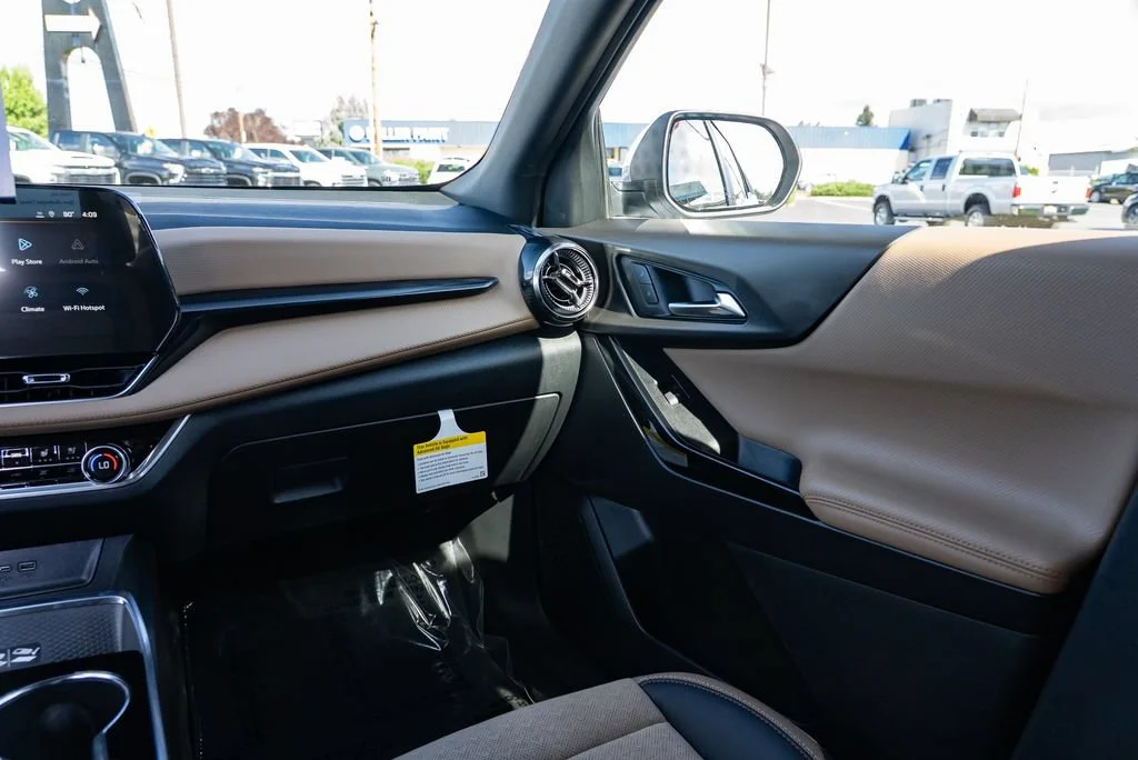 New 2027 Polar White Tricoat Chevrolet ACTIV image 12