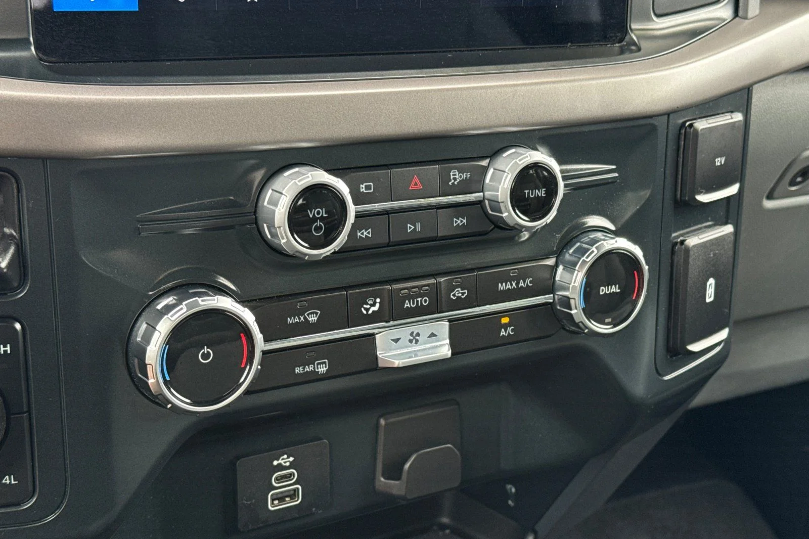 Certified Used 2025 Blue Metallic Ford XLT image 18