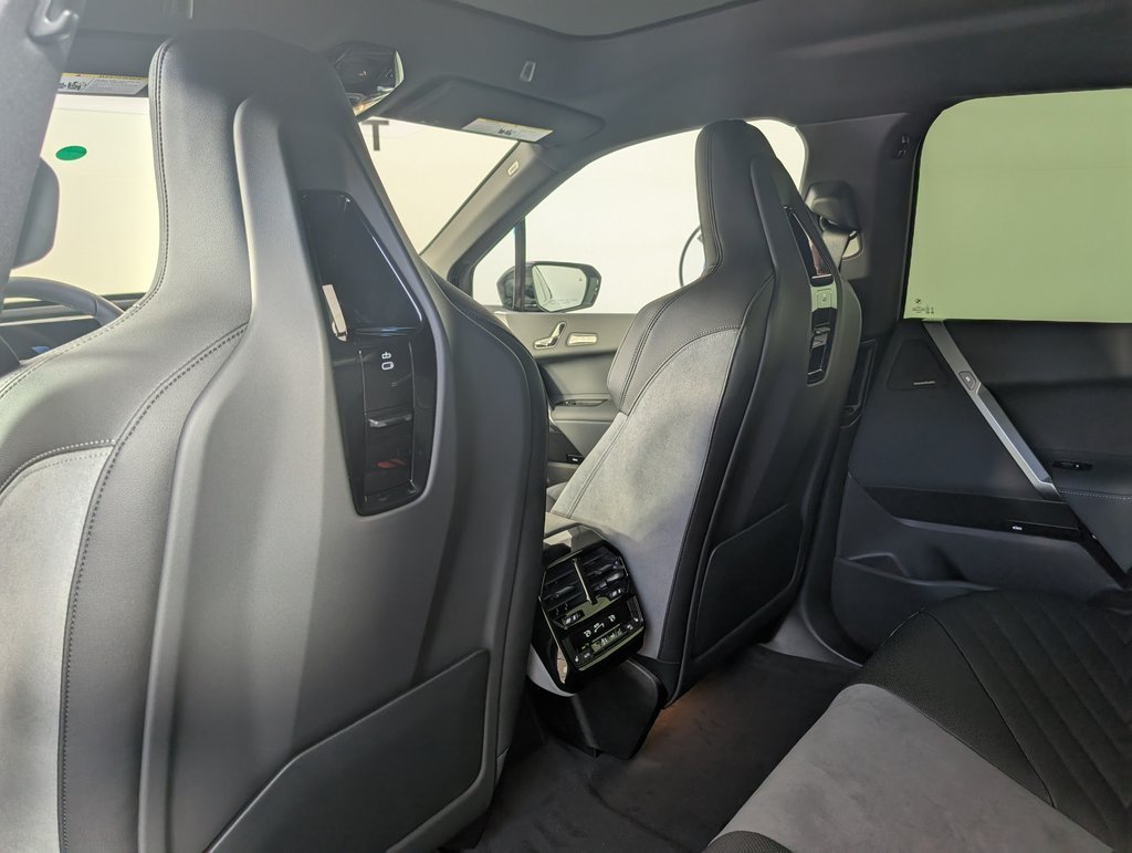 Used 2026 Black BMW xDrive60 image 14