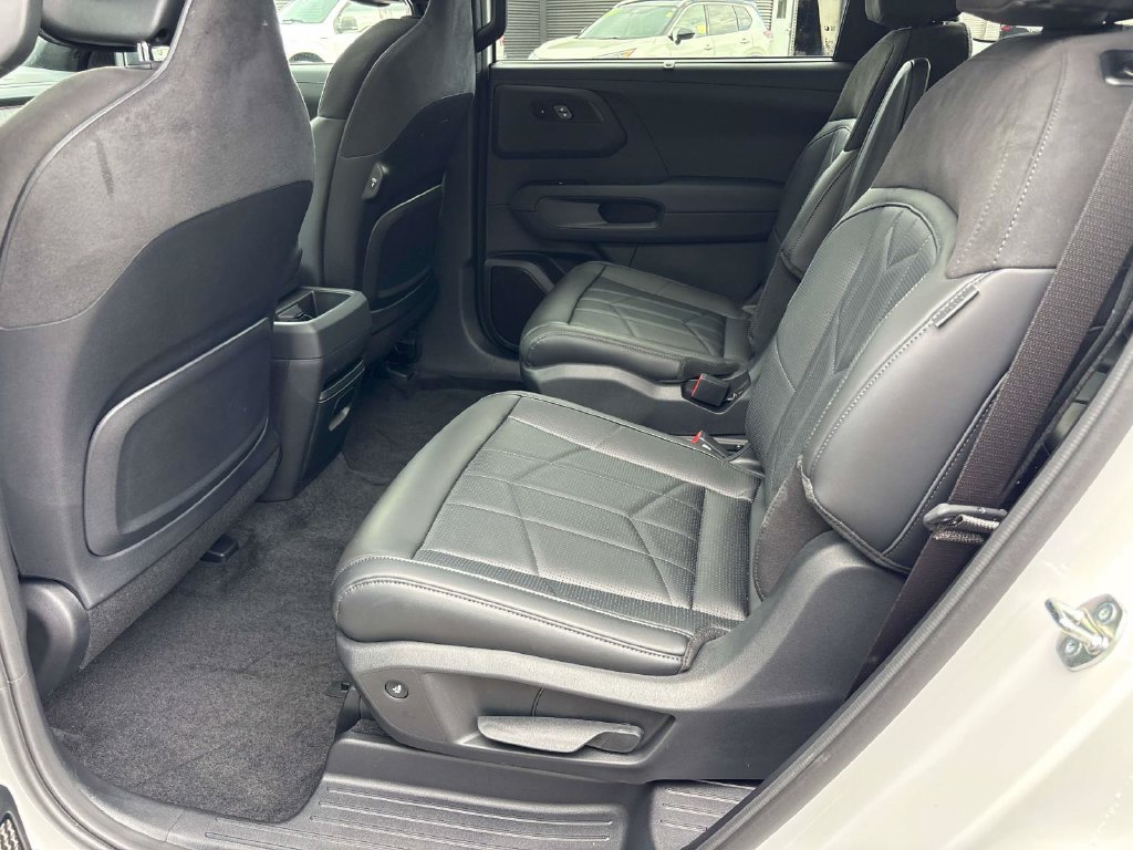 Used 2027 White Kia X-Line SX-Prestige image 11
