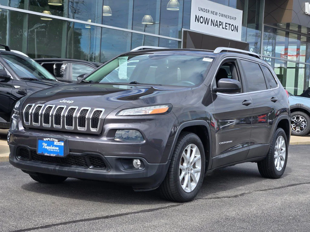 Used 2014 Gray Jeep Latitude image 1