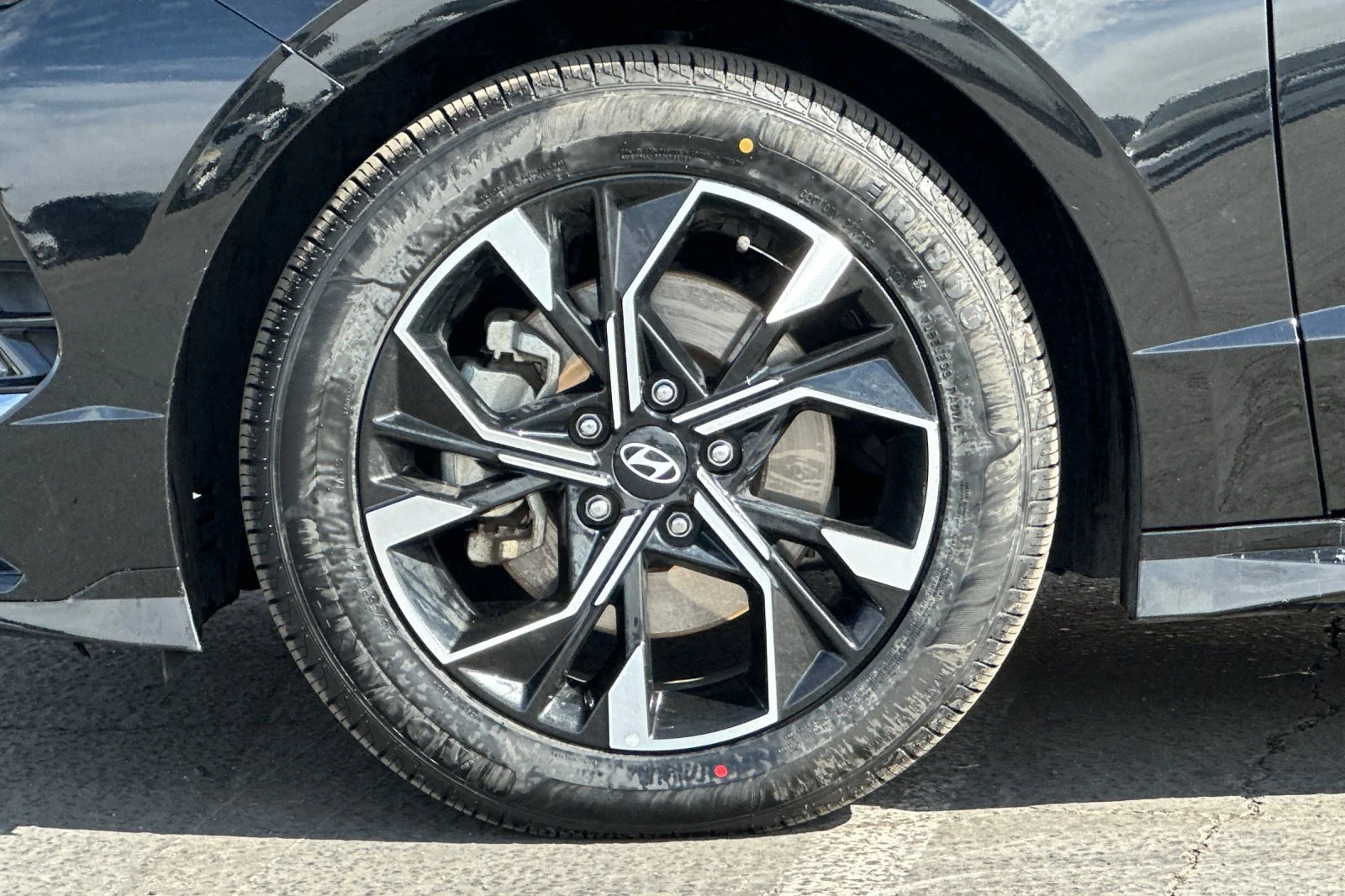 Used 2025 Black Hyundai SEL image 25