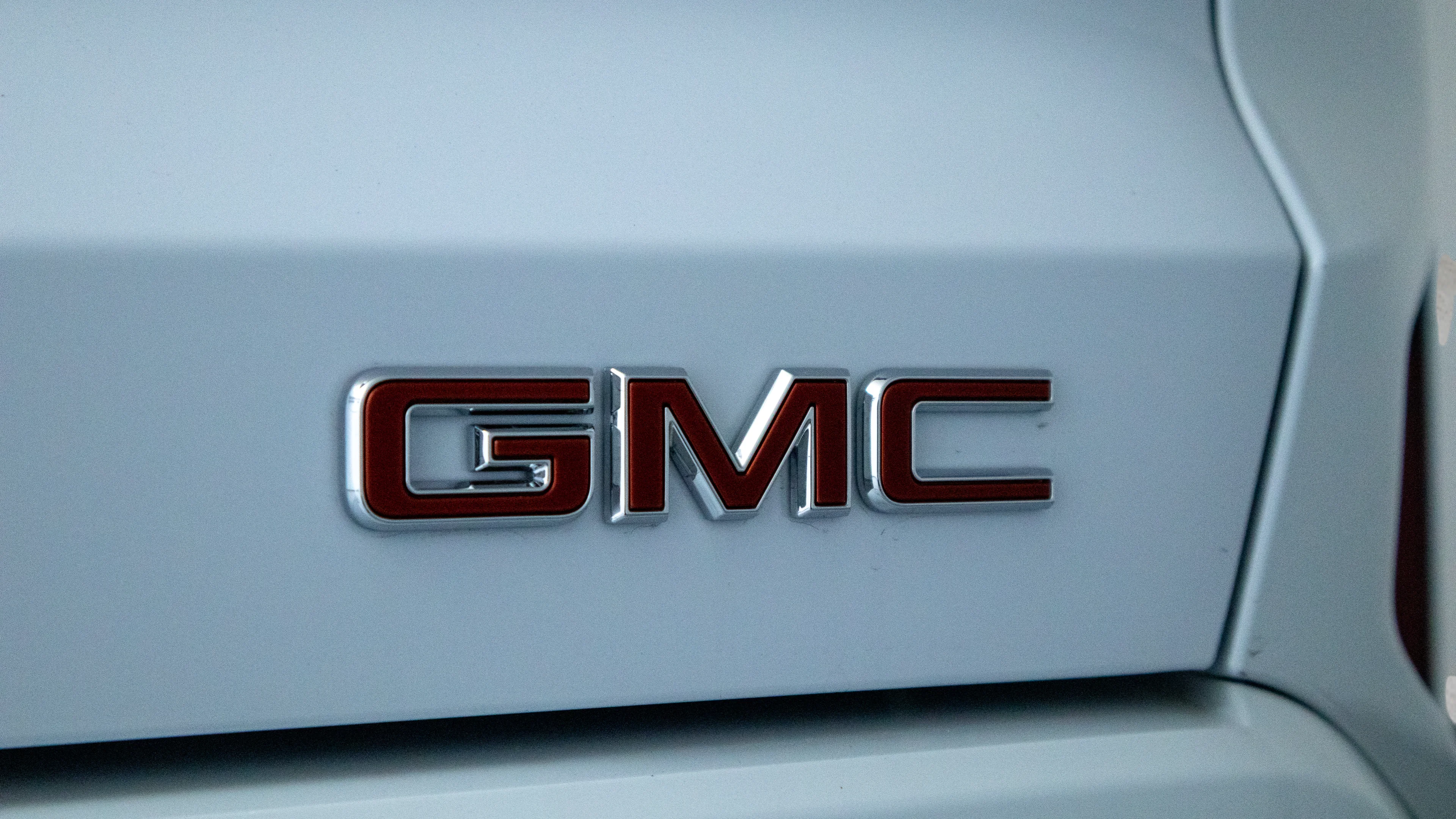 Used 2027 Glacier White Tricoat GMC AWD Denali image 31