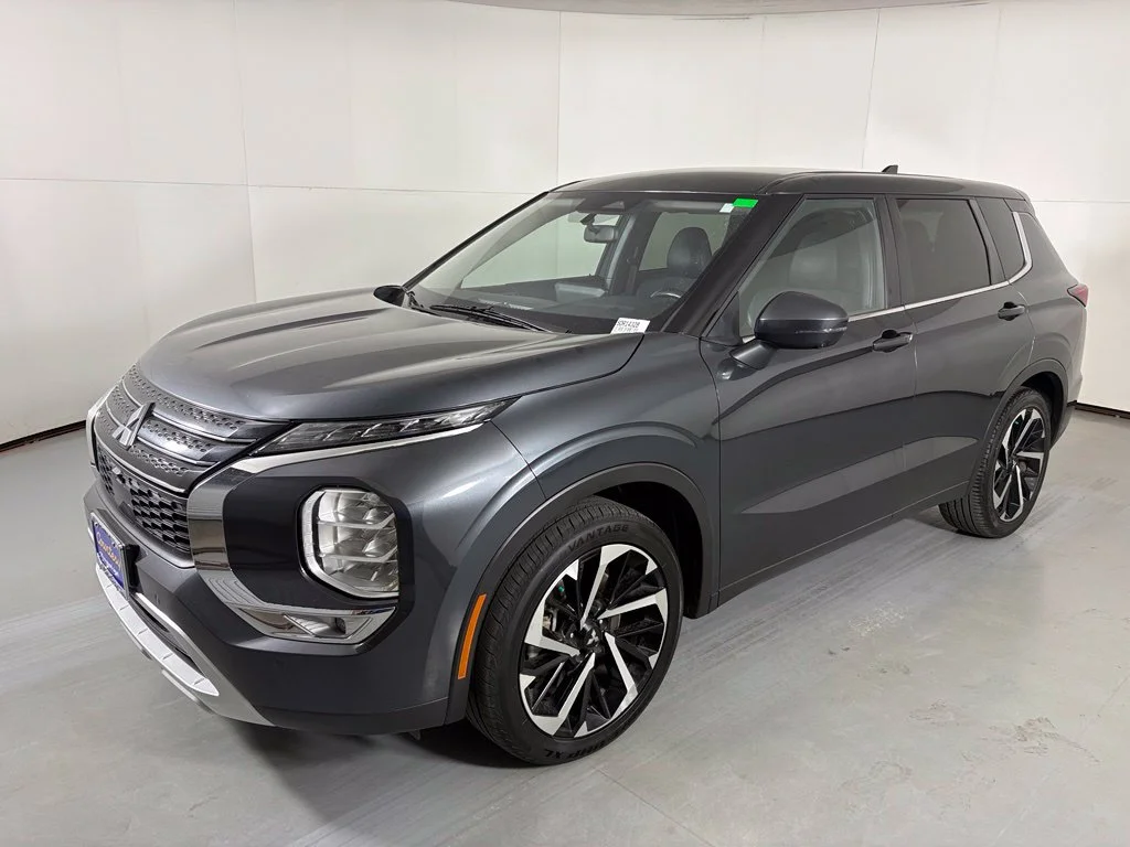 Used 2024 Gray Mitsubishi SE image 4