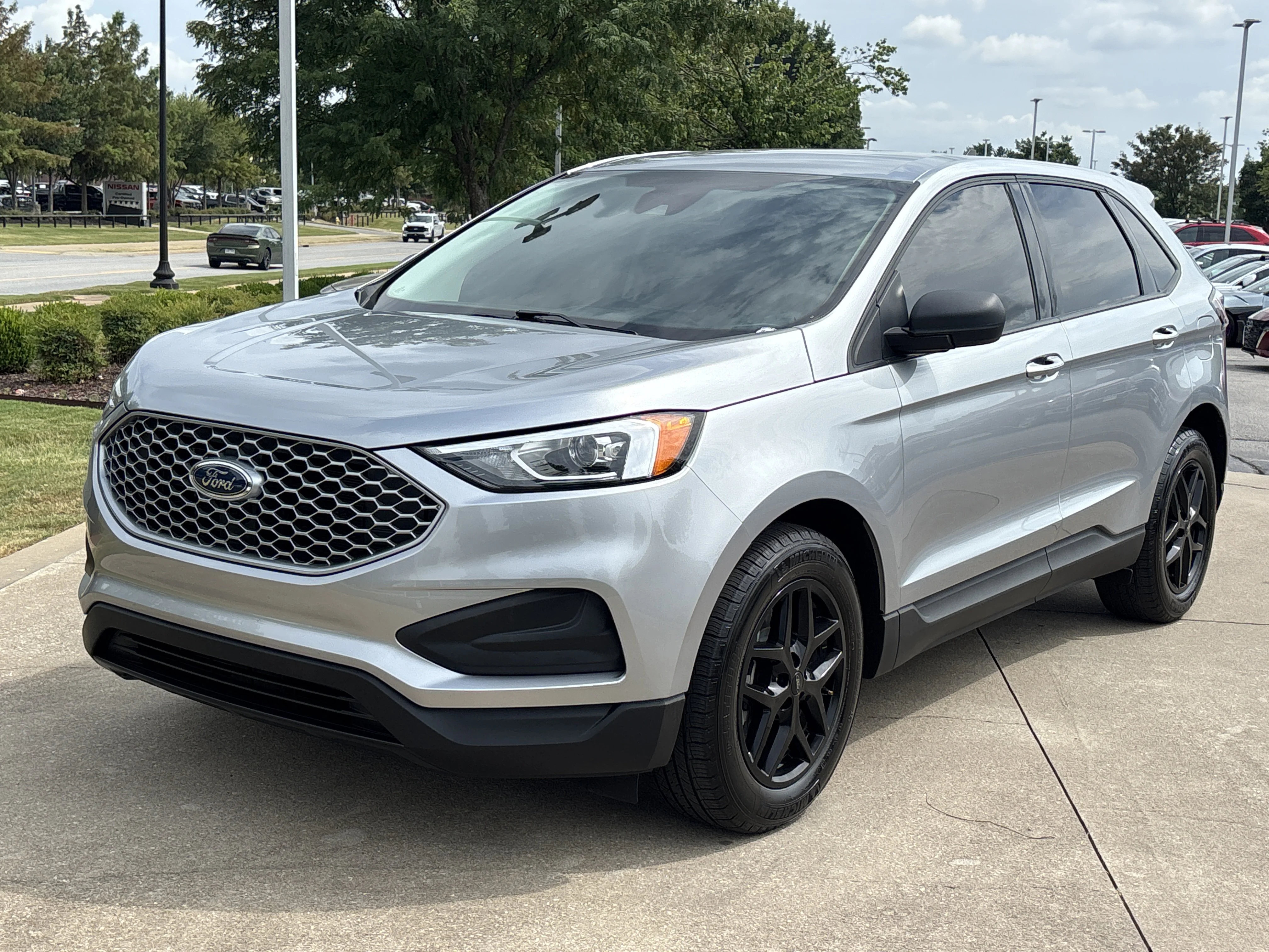 Used 2023 Iconic Silver Metallic Ford SE AWD image 10
