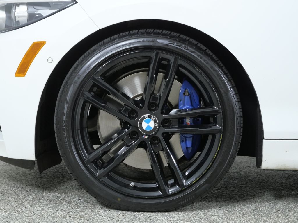 Used 2018 Alpine White BMW M240i image 17