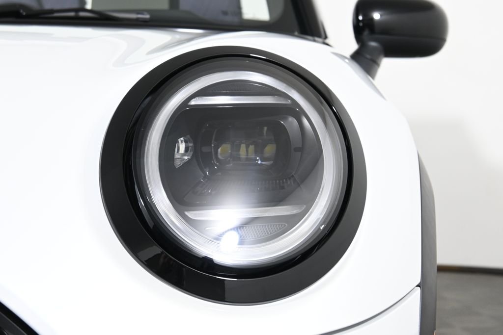 Used 2026 White MINI  image 17