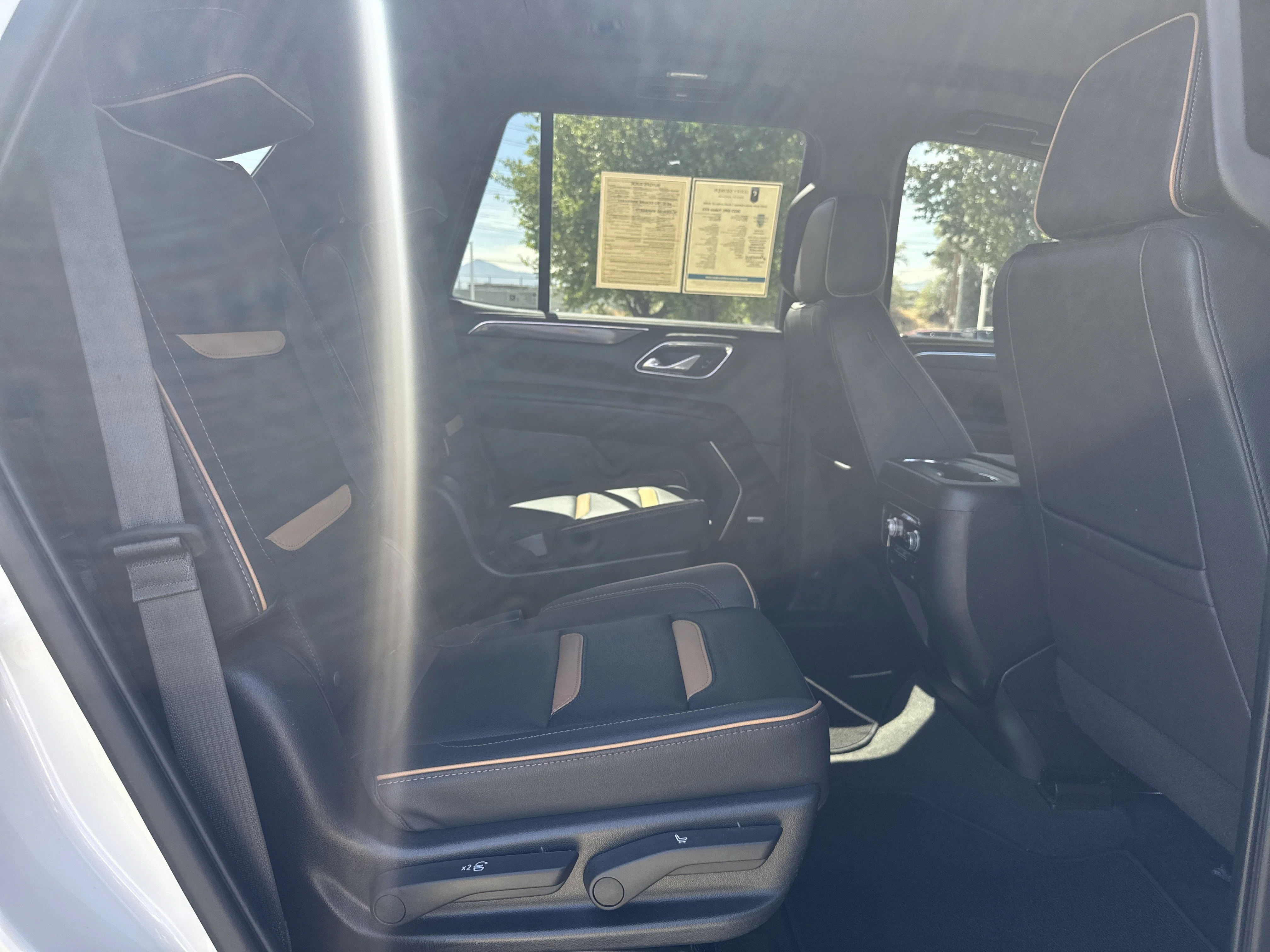 Used 2023 White Frost Tricoat GMC AT4 image 19
