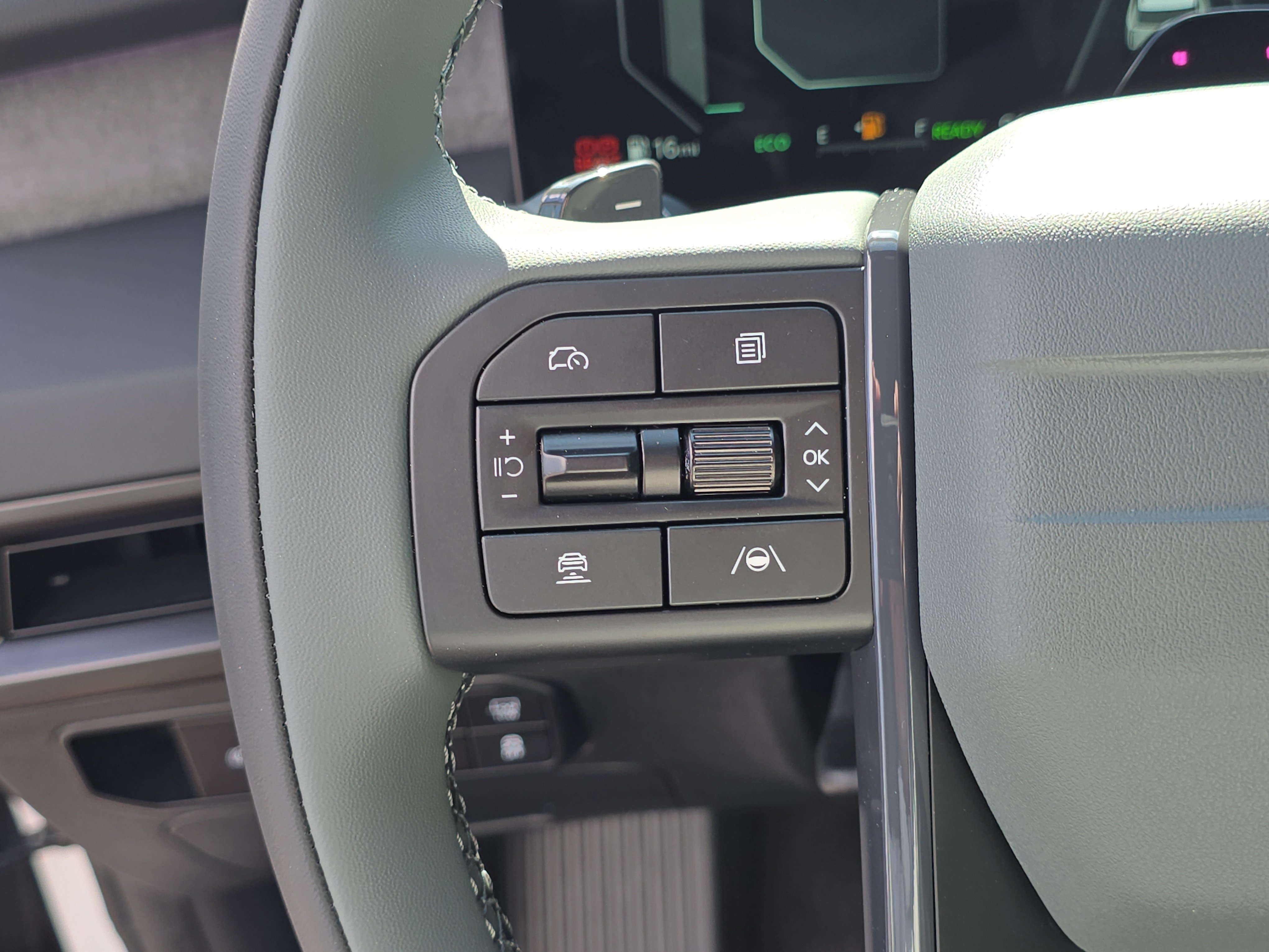 New 2027 Glacial White Pearl Kia X-LINE SX image 32