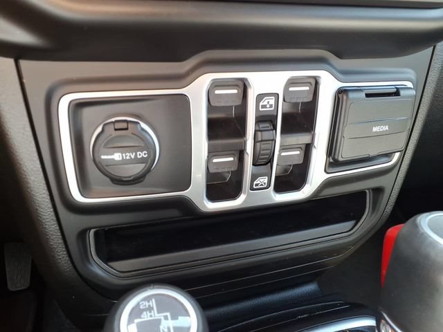 Used 2023  Jeep High Altitude image 28