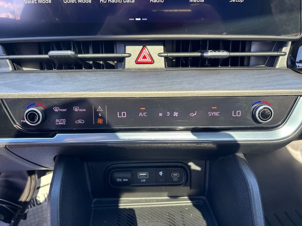 Used 2023 Black Kia X-Line image 28