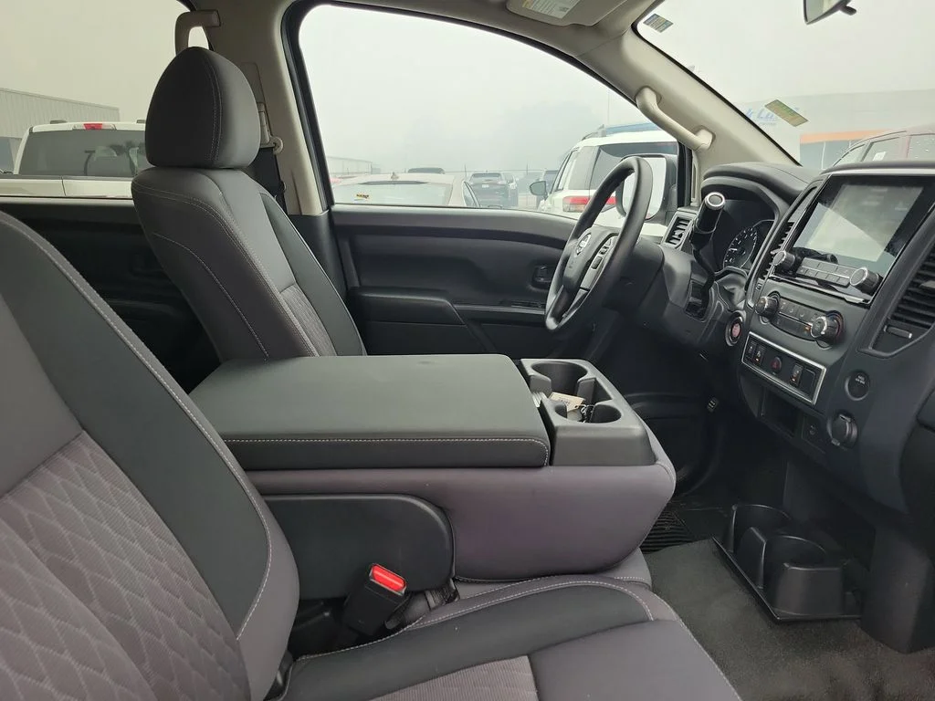 Used 2022 Glacier White Nissan S image 34