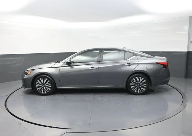 Used 2024 Gray Nissan 2.5 SV image 4