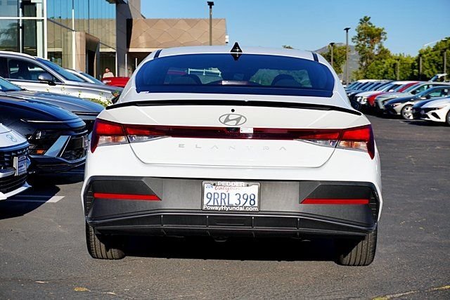 Used 2025 White Hyundai SEL Sport image 8