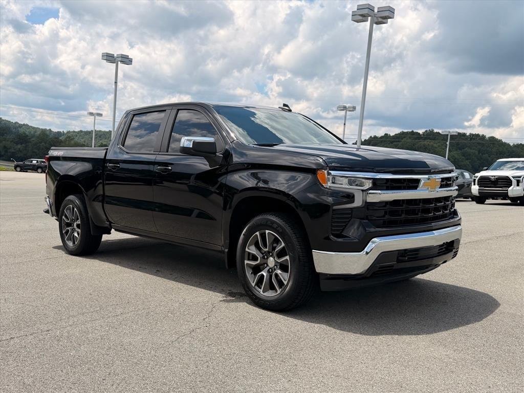 Used 2022 Black Chevrolet LT image 8