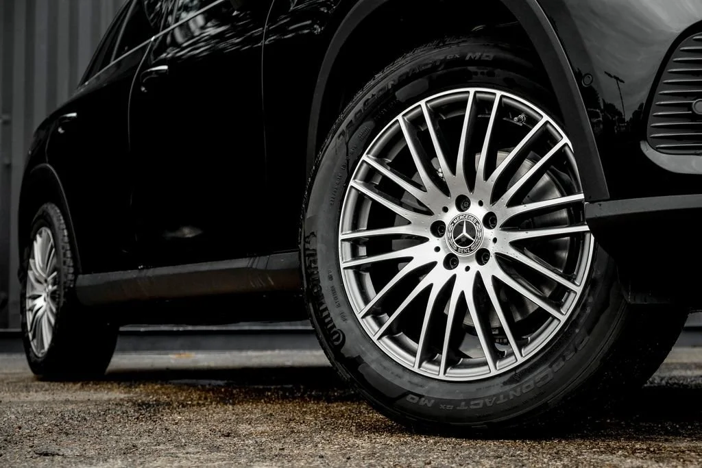 New 2026 Black Mercedes-Benz GLC300 image 7