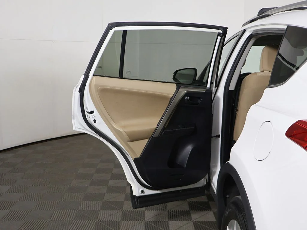 Used 2013 White Toyota LE image 15
