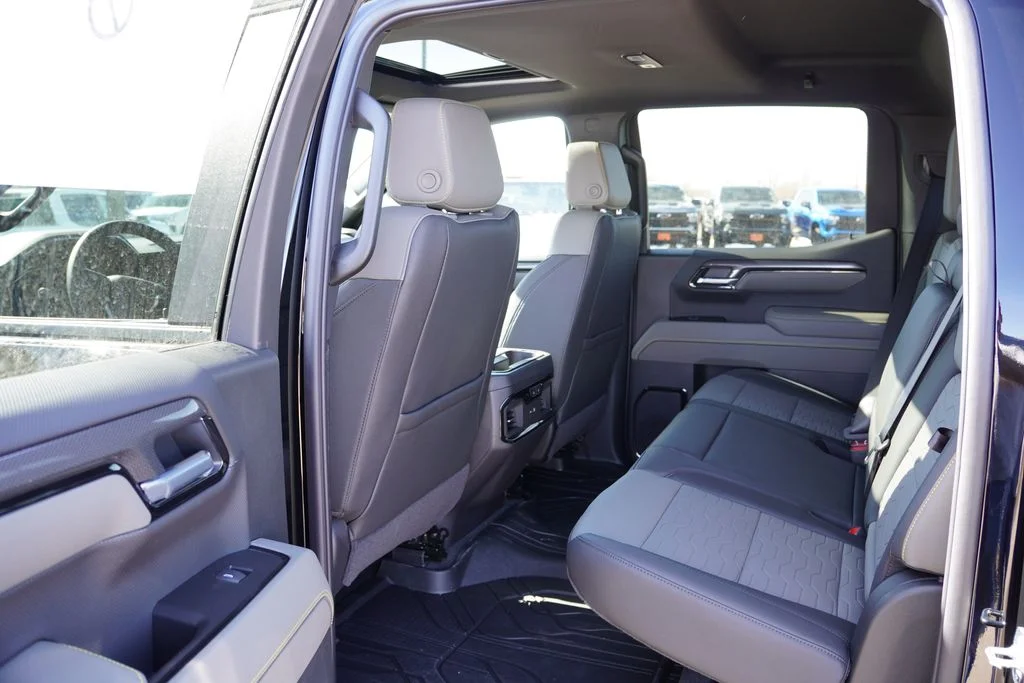 2026 Chevrolet Silverado 1500 ZR2 - Photo 11