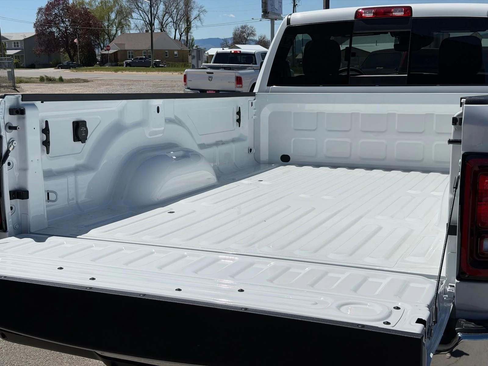New 2026 Bright White Clear-Coat Exterior Paint RAM Tradesman image 9