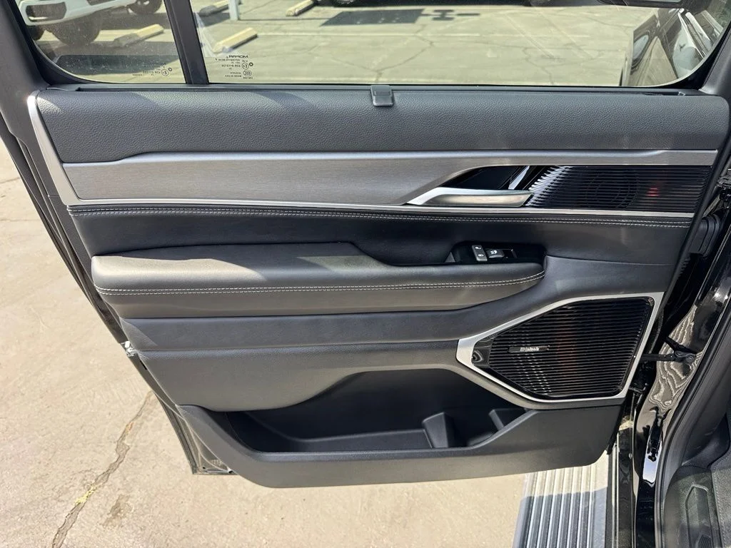 New 2026 High Gloss Black Exterior Paint Jeep Limited Reserve image 32