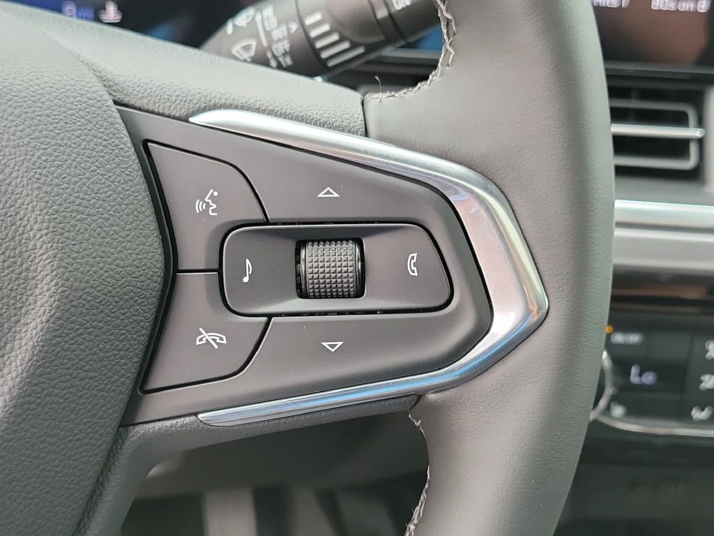 New 2026 Summit White Chevrolet ACTIV image 12