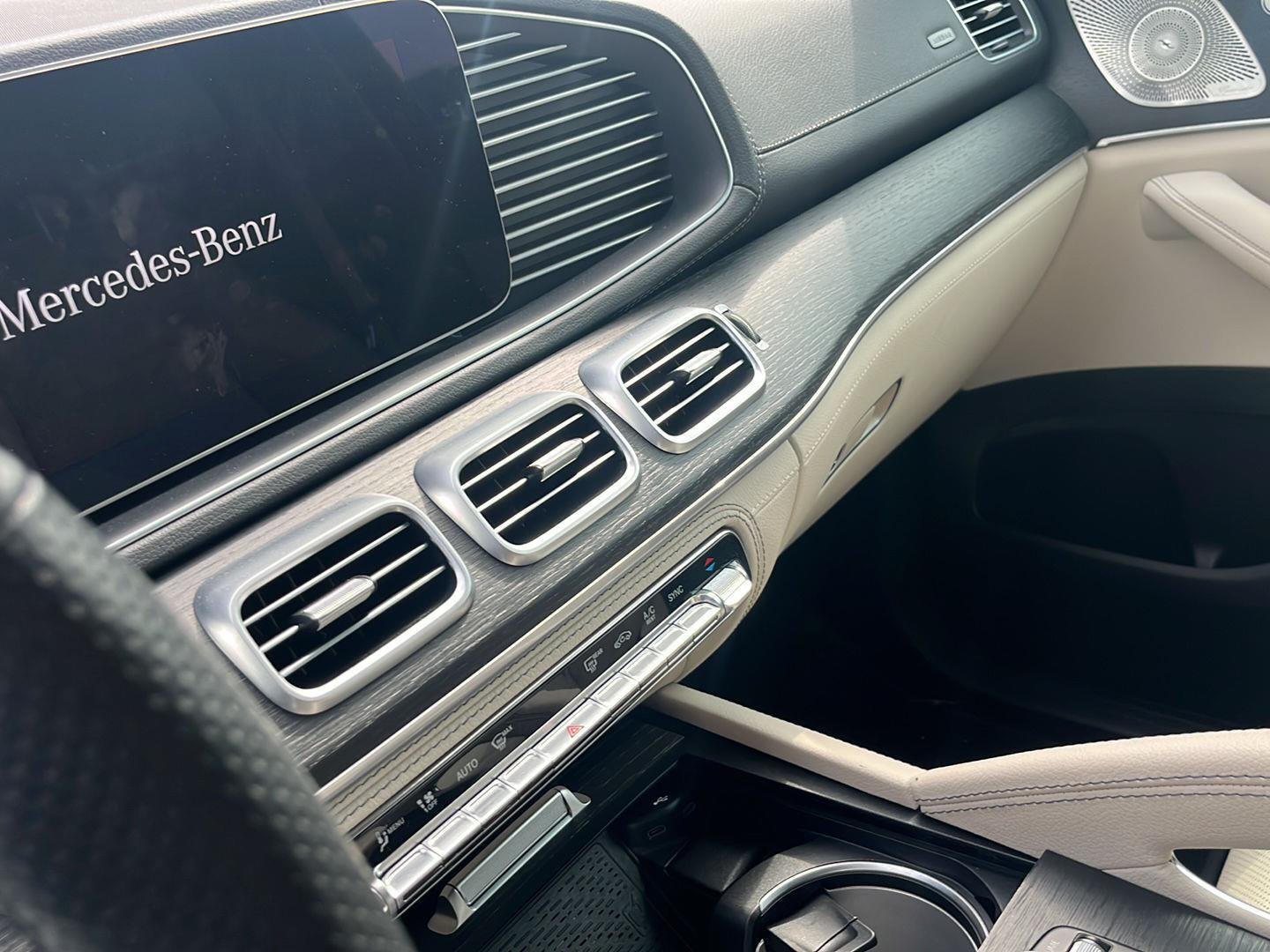 Certified Used 2024 MANUFAKTUR Diamond White Metallic Mercedes-Benz GLS 450 image 9