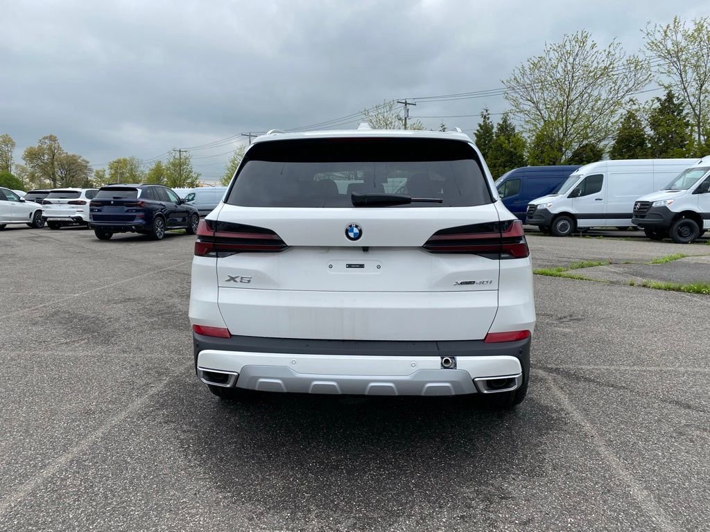 New 2026 Alpine White BMW xDrive40i image 3