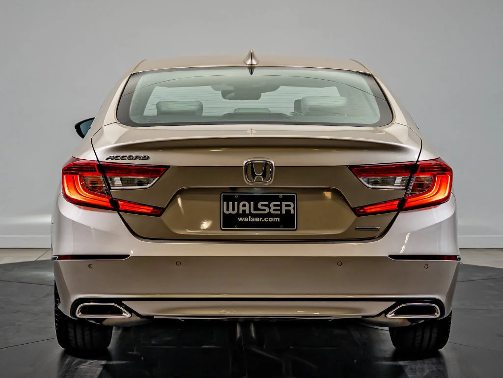 Used 2018 Gold Honda Touring image 6