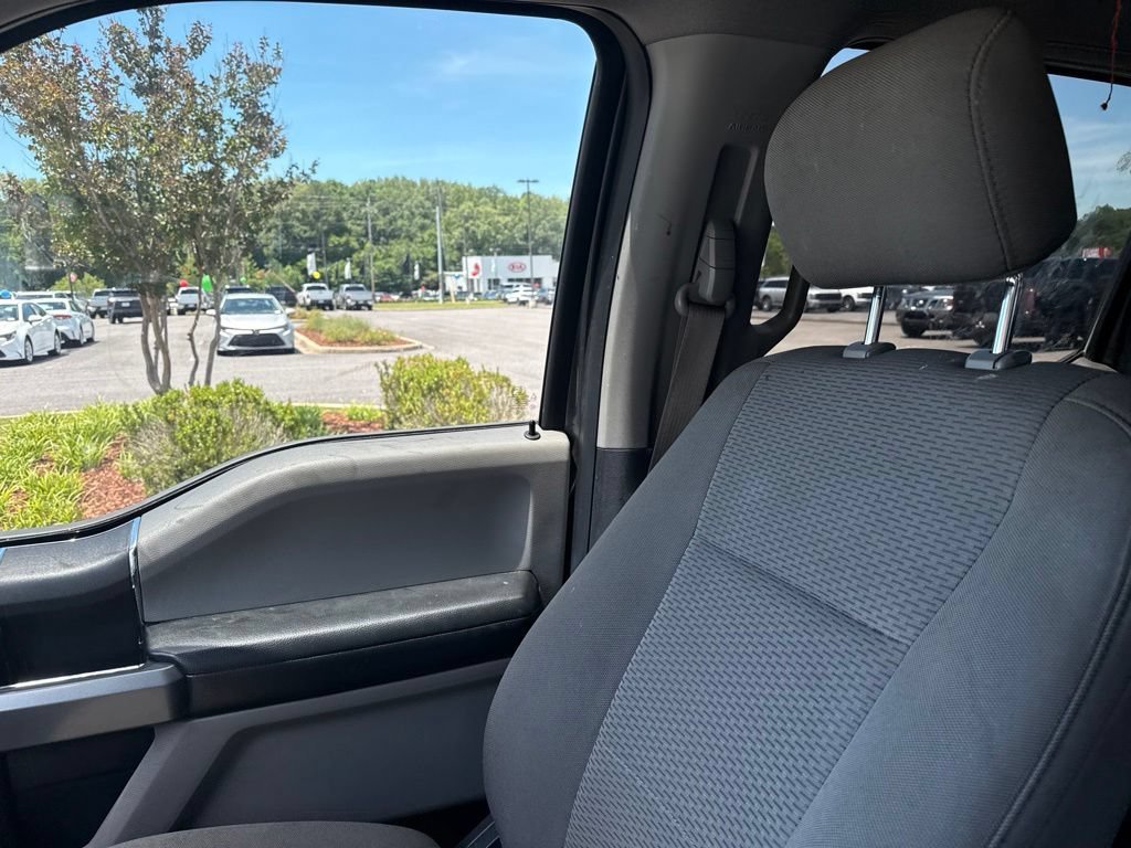 Used 2017 Magnetic Ford XLT image 3