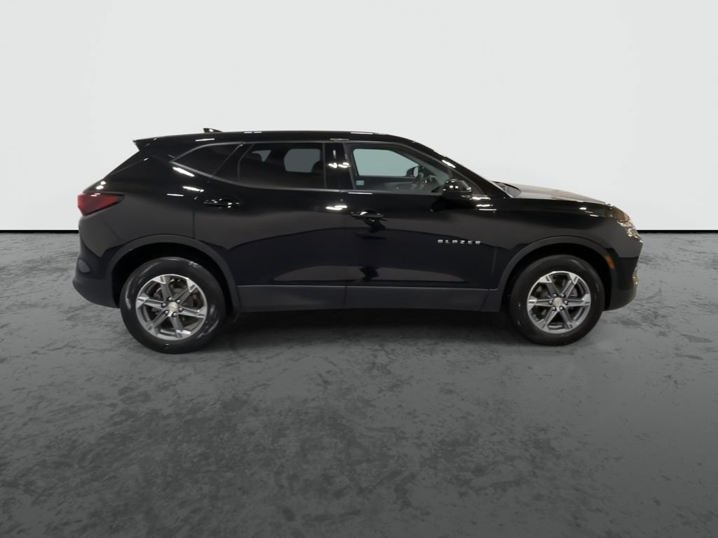 Used 2024 Black Chevrolet 2LT image 9