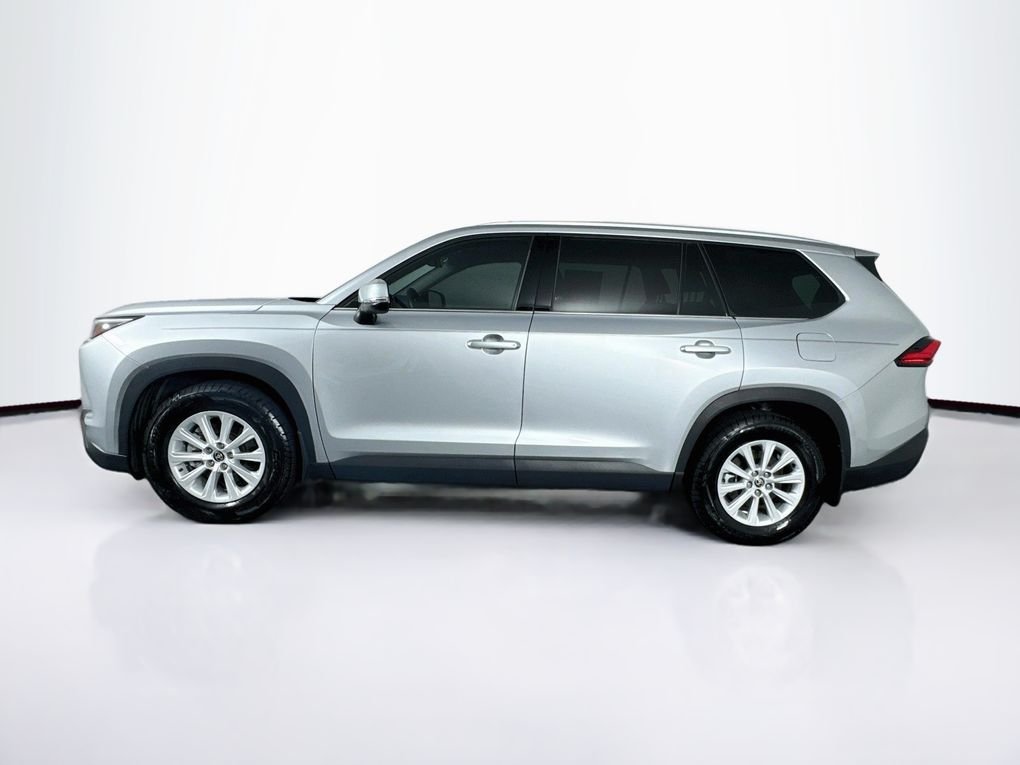 Used 2024  Toyota XLE image 6