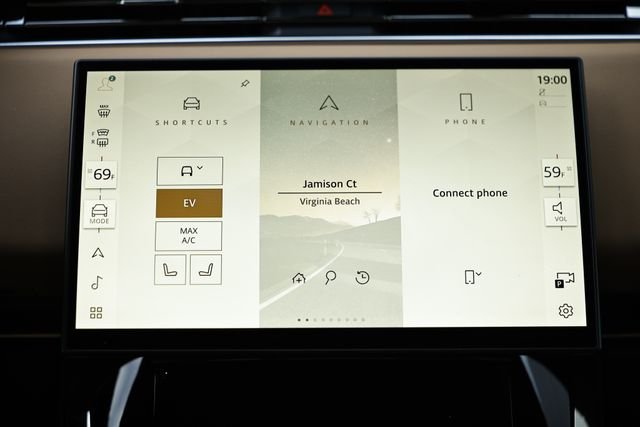 New 2026 Fuji White Land Rover Dynamic SE image 41