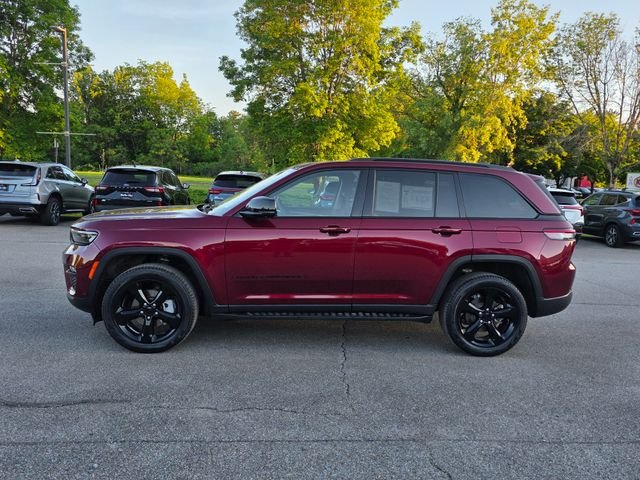 Used 2023 Red Jeep Limited image 5