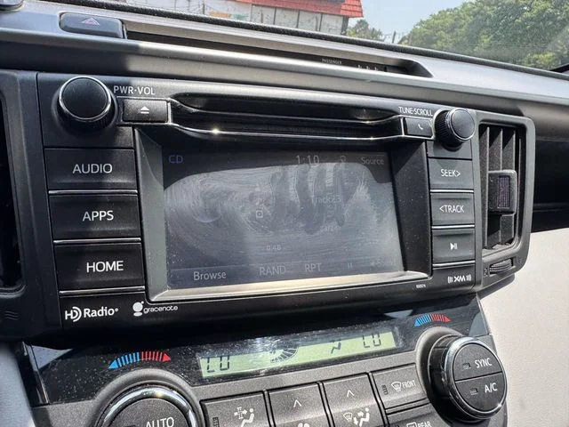Used 2018 Silver Toyota XLE image 31