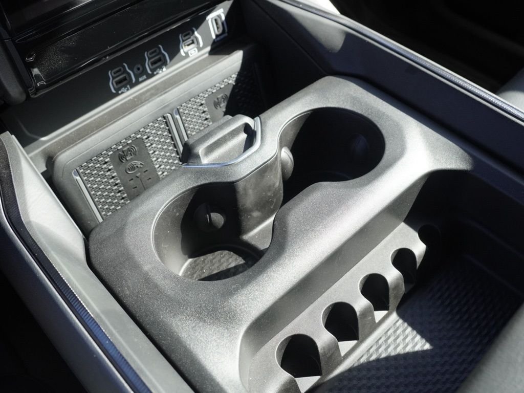 New 2026 Diamond Black Crystal Pearl-Coat Exterior Paint RAM Rebel image 15