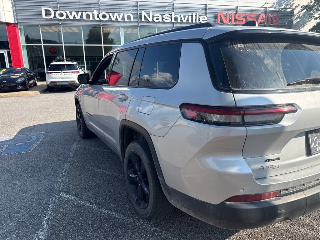 Used 2023 Silver Jeep Altitude image 4