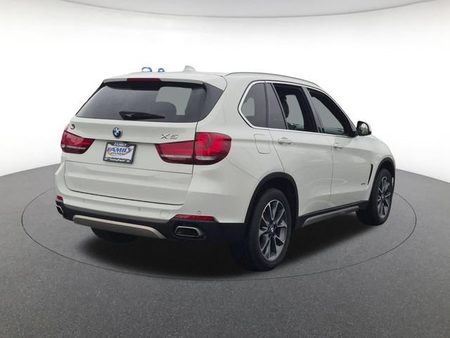 Used 2019 Black BMW M550i xDrive image 3