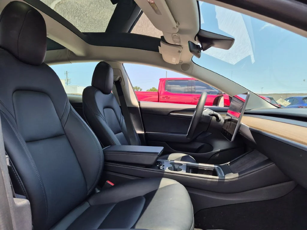 Used 2022 Red Tesla Long Range image 25