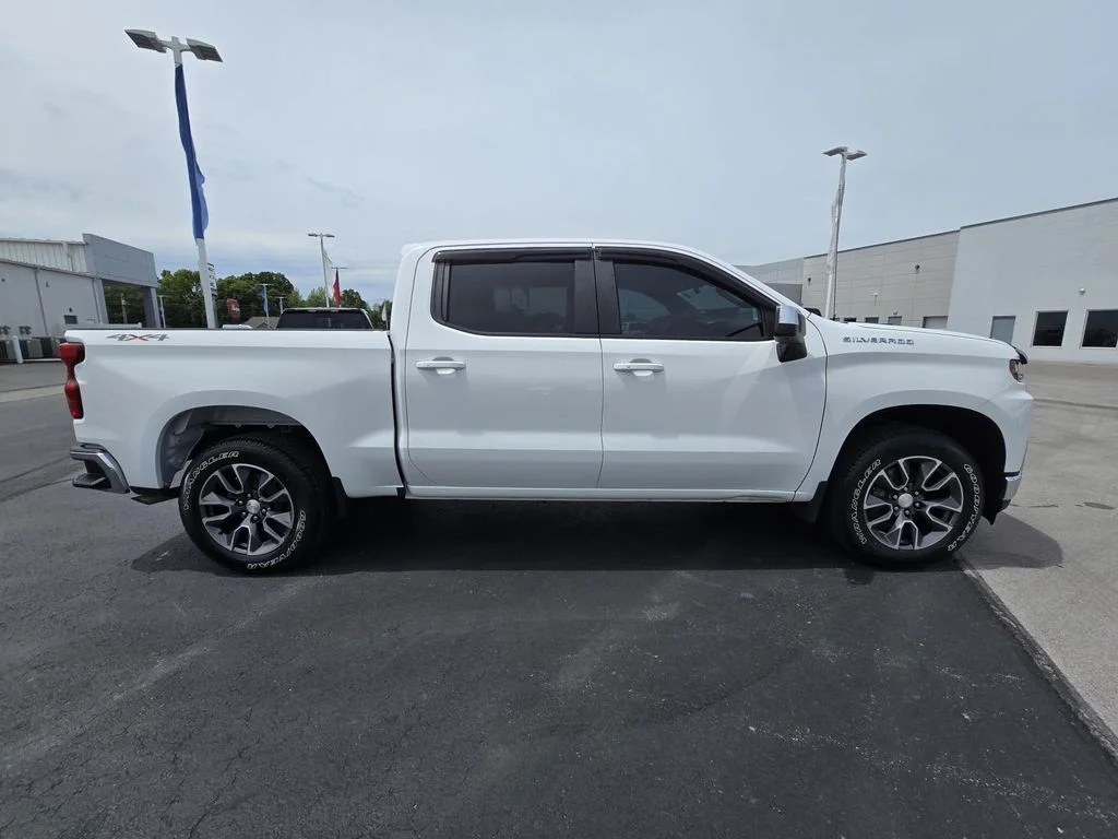Used 2019 Summit White Chevrolet LT image 8