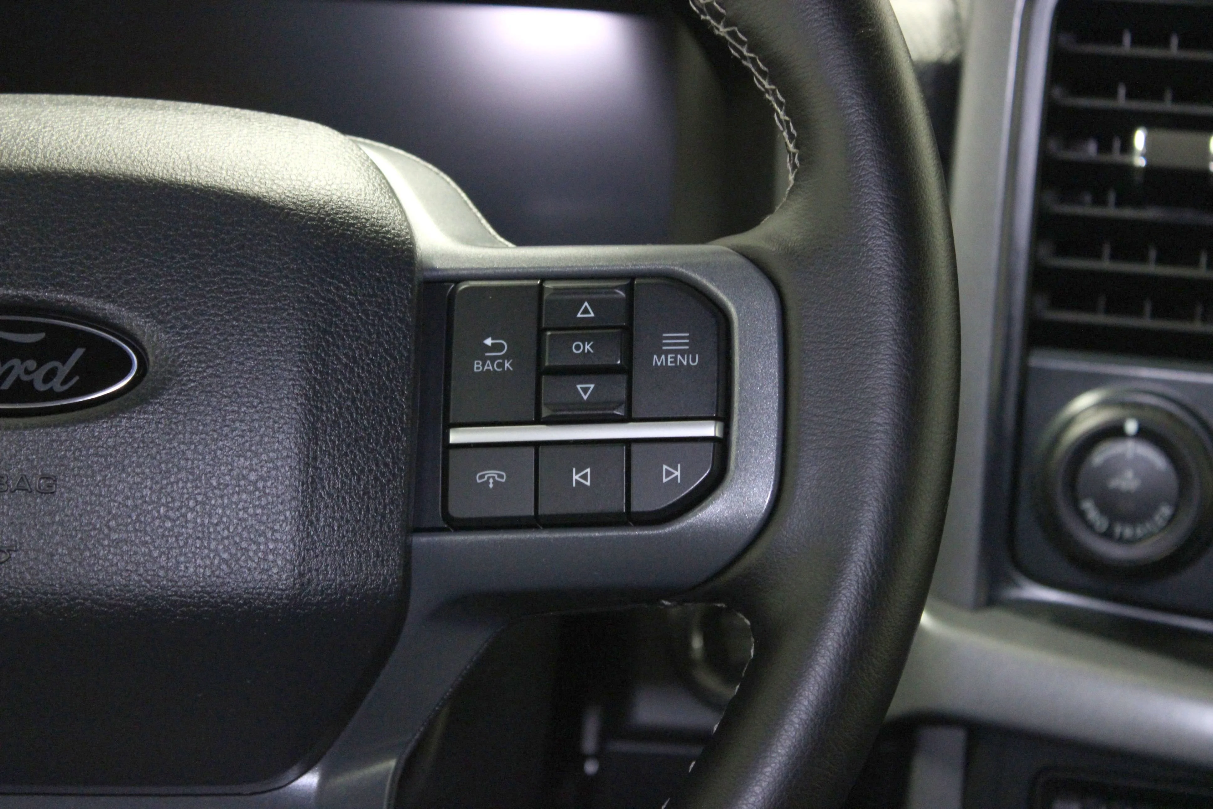 Used 2025 Silver Metallic Ford XLT image 26