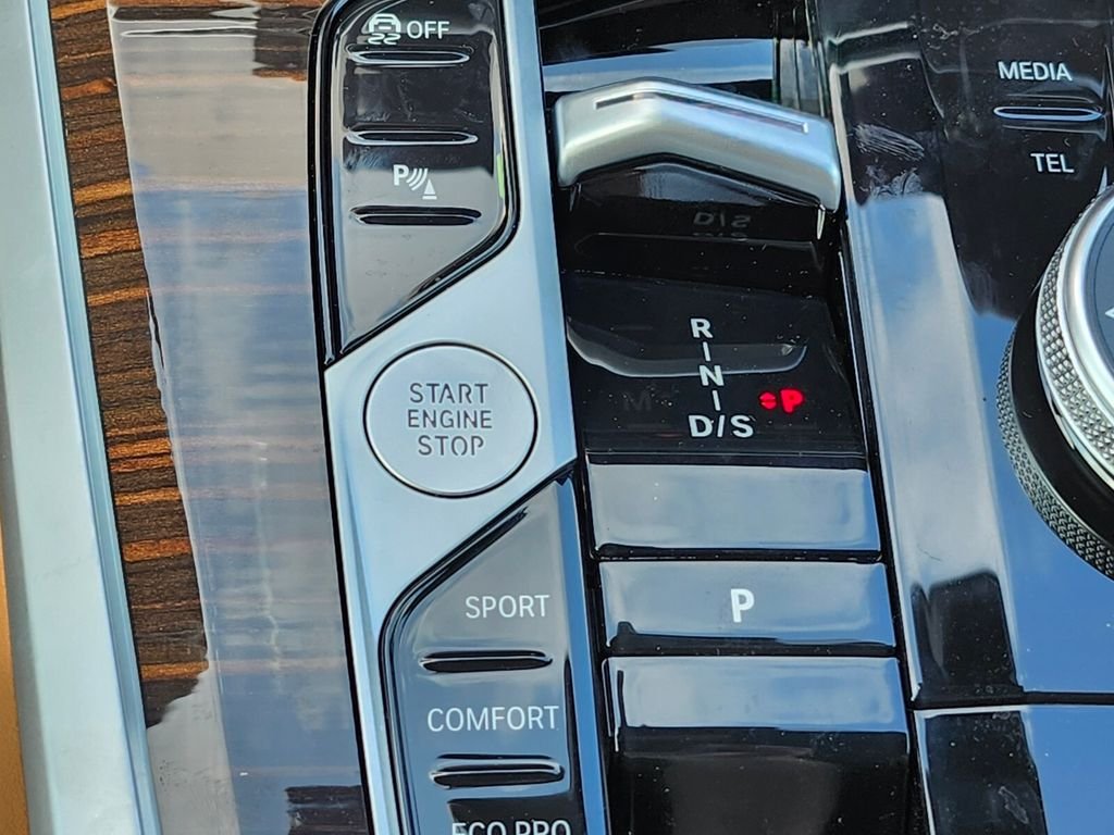 New 2026 White BMW xDrive40i image 26