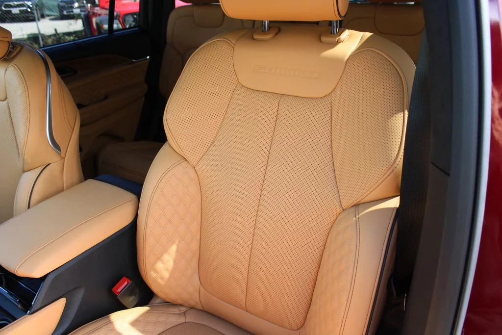 New 2026 Velvet Red Pearl-Coat Exterior Paint Jeep Summit image 21