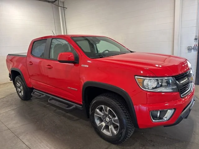 Used 2016 RED HOT Chevrolet 4WD Z71 image 3