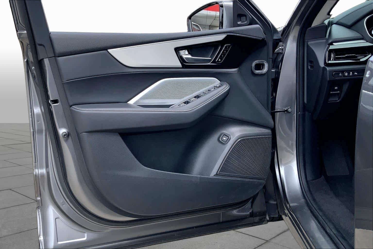 Used 2025 Liquid Carbon Metallic Acura w/Technology Package image 22