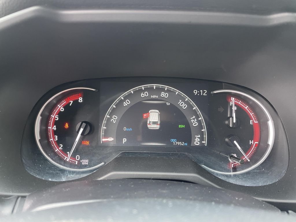 Used 2025 Silver Toyota XLE image 22