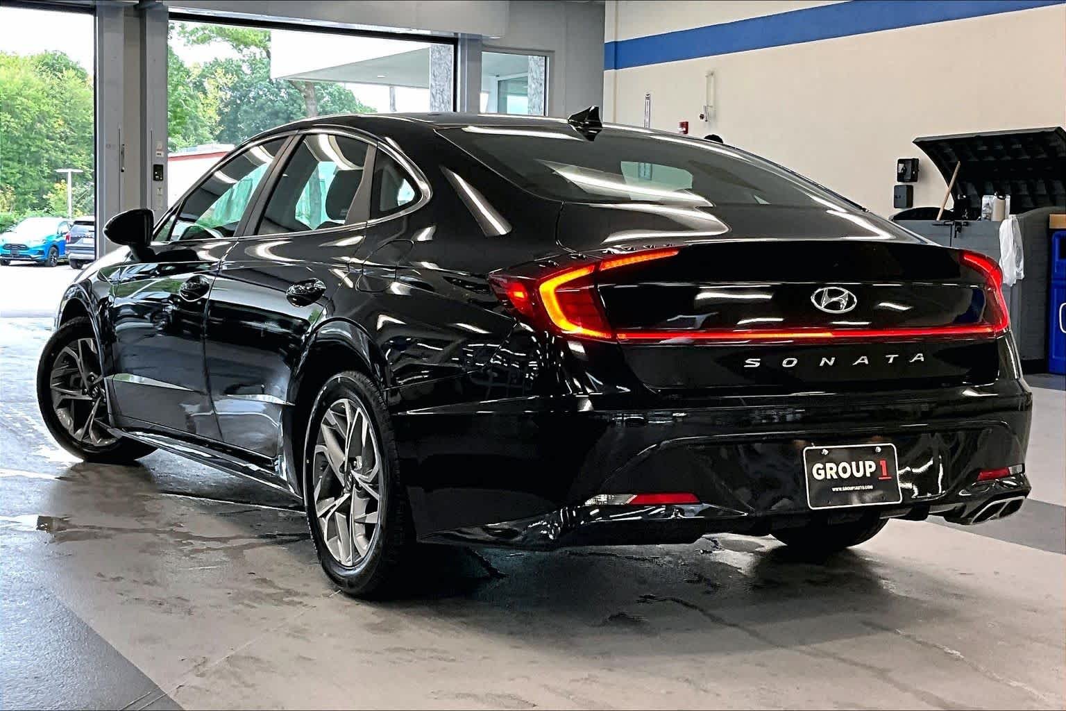 Used 2023 Onyx Black Hyundai SEL image 12