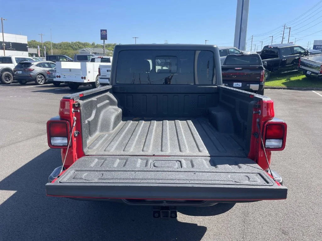 Used 2023 Firecracker Red Clearcoat Jeep Sport S image 10