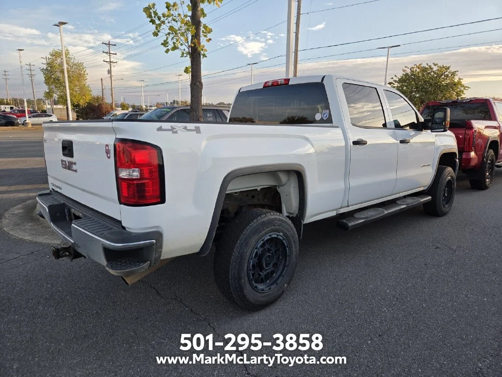 Used 2015 White GMC Base image 3