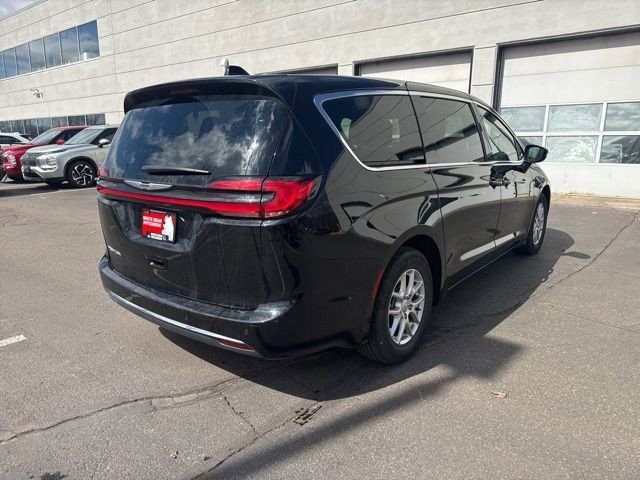Used 2025 Chrysler Pacifica Select with VIN 2C4RC1BG5SR574875 for sale in White Bear Lake, Minnesota